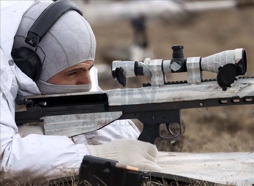 Türk Silahlı Kuvvetlerinin Kars'ta düzenlediği "Kış-2021 Tatbikatı" nefes kesiyor