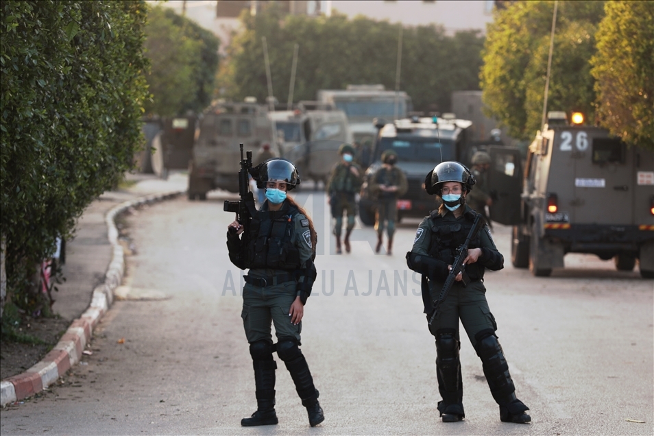 الجيش الإسرائيلي يحاصر منزل معتقل فلسطيني تحضيرا لهدم