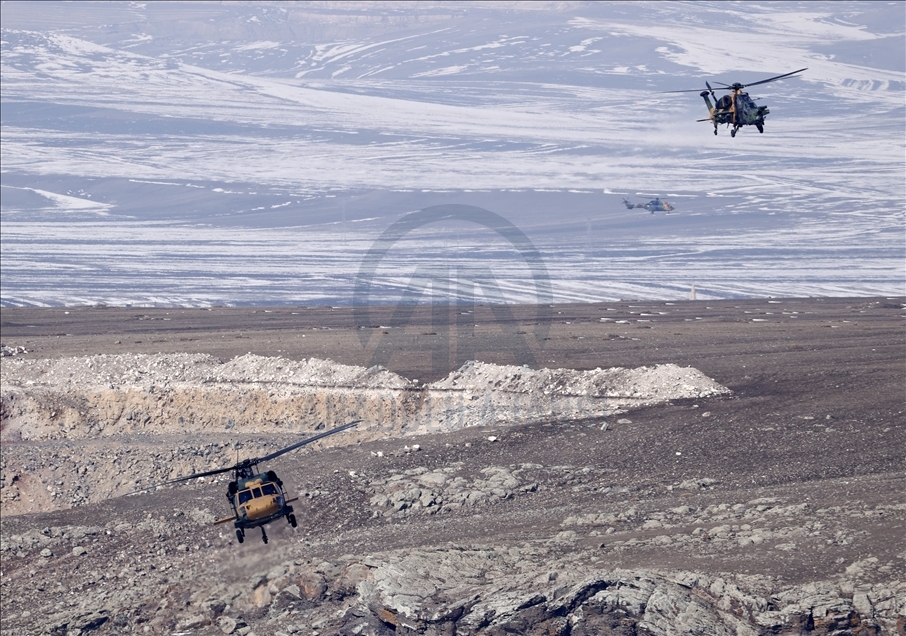 Türk Silahlı Kuvvetlerinin Kars'ta düzenlediği "Kış-2021 Tatbikatı" nefes kesiyor