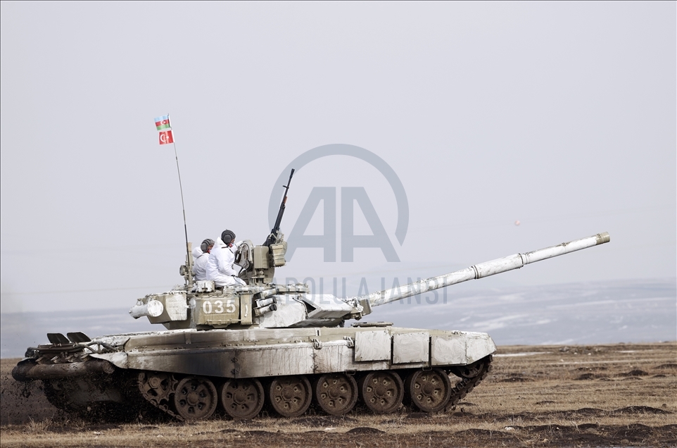 Türk Silahlı Kuvvetlerinin Kars'ta düzenlediği "Kış-2021 Tatbikatı" nefes kesiyor