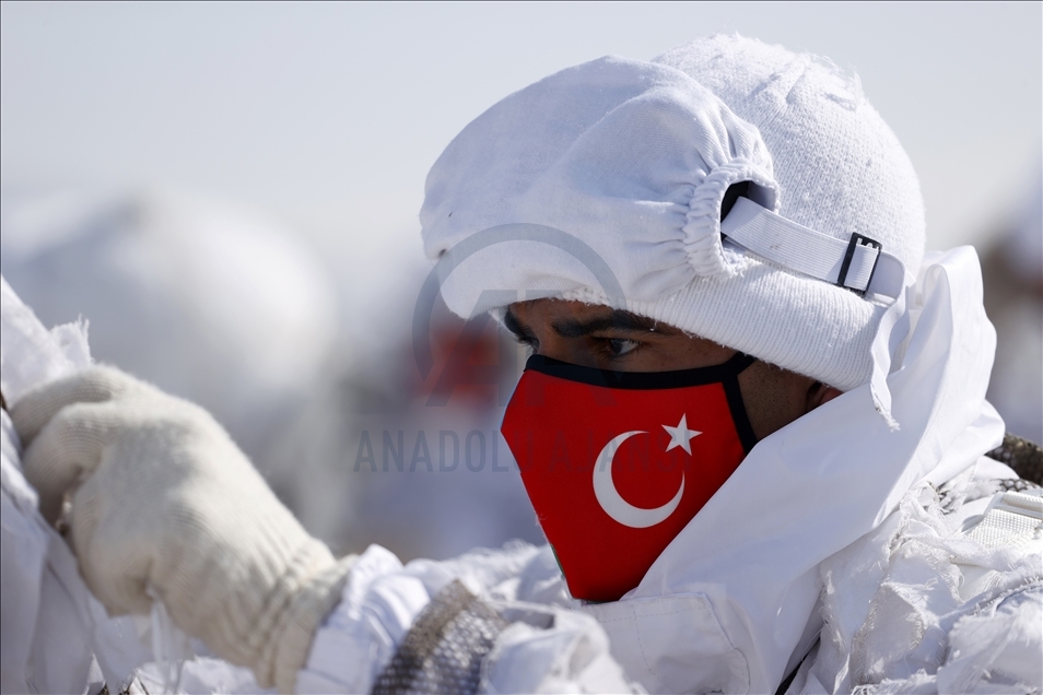 Türk Silahlı Kuvvetlerinin Kars'ta düzenlediği "Kış-2021 Tatbikatı" nefes kesiyor