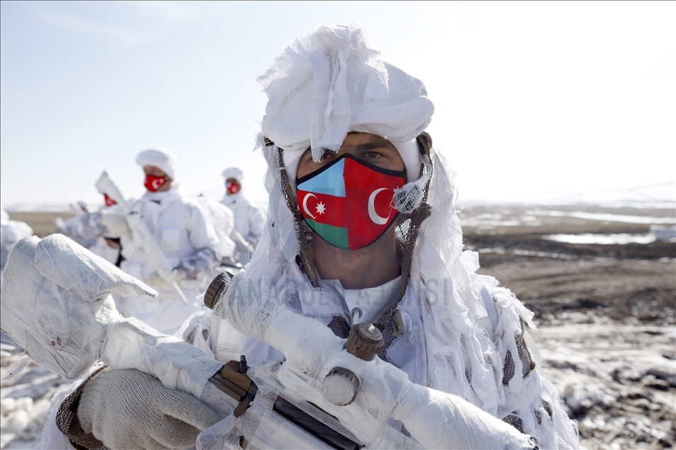 Türk Silahlı Kuvvetlerinin Kars'ta düzenlediği "Kış-2021 Tatbikatı" nefes kesiyor