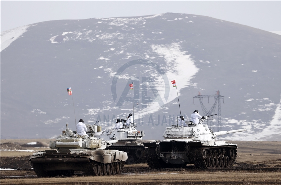 Türk Silahlı Kuvvetlerinin Kars'ta düzenlediği "Kış-2021 Tatbikatı" nefes kesiyor