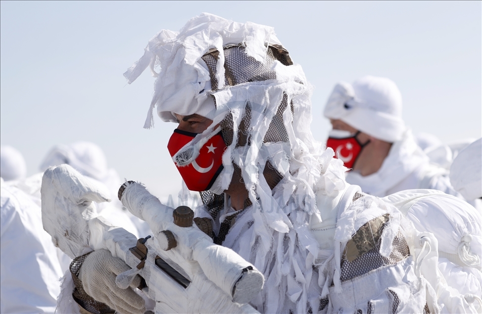 Türk Silahlı Kuvvetlerinin Kars'ta düzenlediği "Kış-2021 Tatbikatı" nefes kesiyor