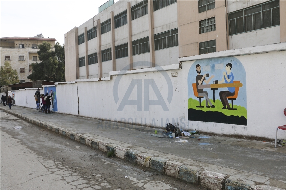 سوريا.. شباب عفرين يعبرون عن السلام والأخوة بـ"الغرافيتي"
