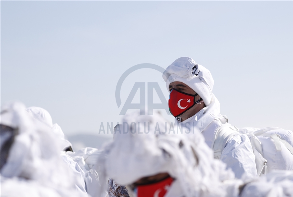 Türk Silahlı Kuvvetlerinin Kars'ta düzenlediği "Kış-2021 Tatbikatı" nefes kesiyor