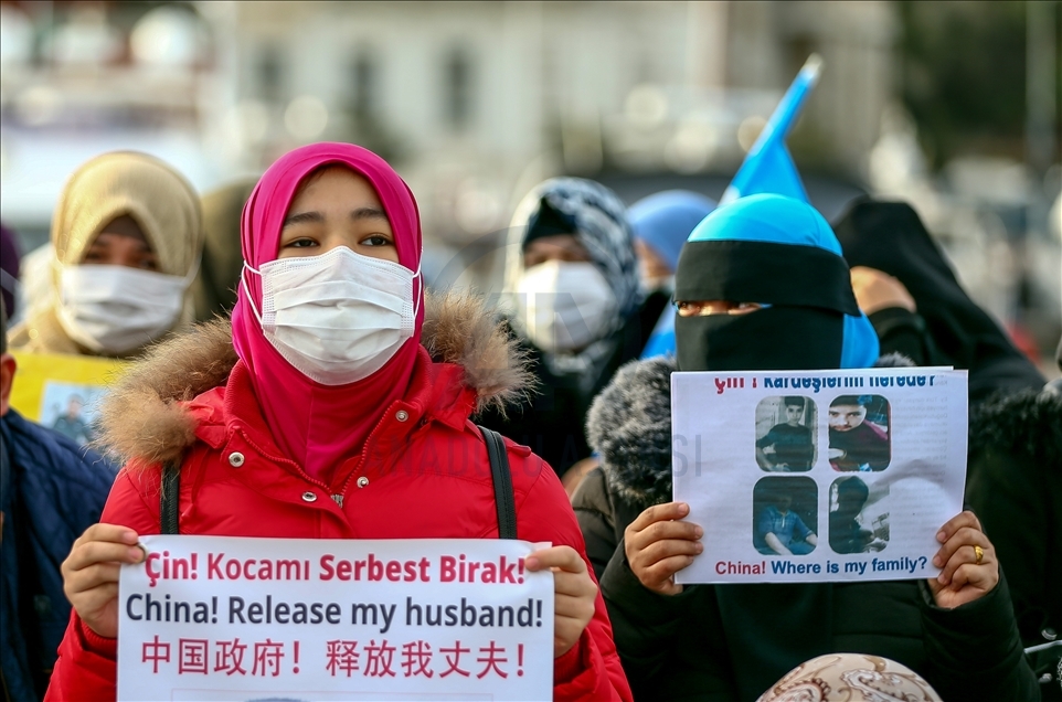 Uighur Turks stage protest outside Chinese Consulate in Istanbul