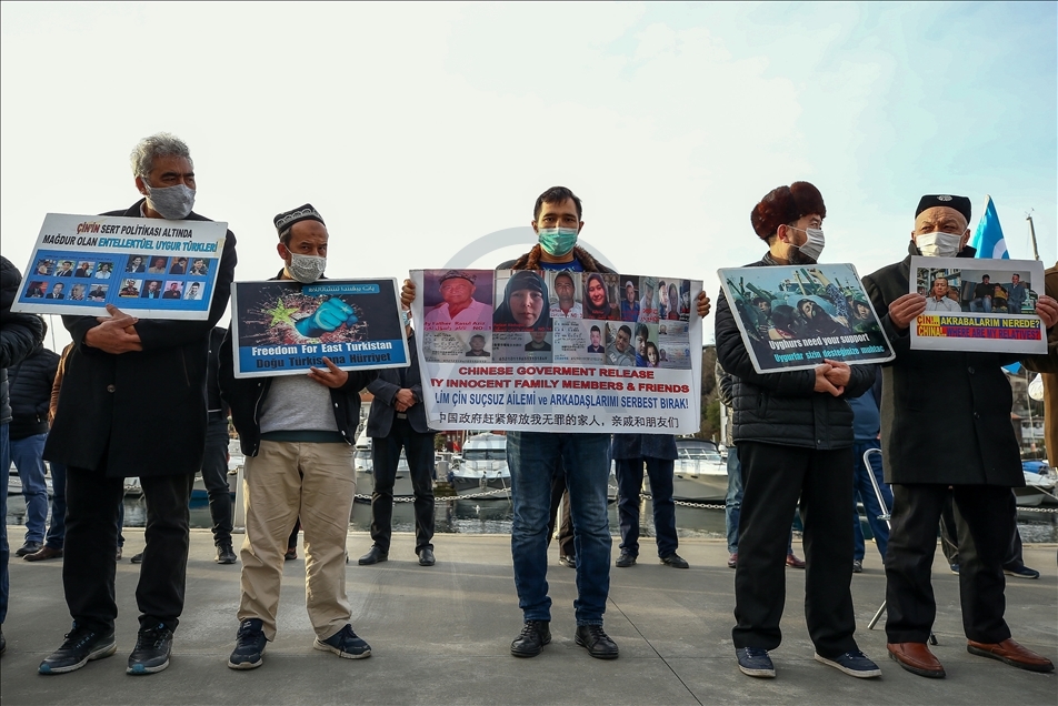 Uighur Turks stage protest outside Chinese Consulate in Istanbul