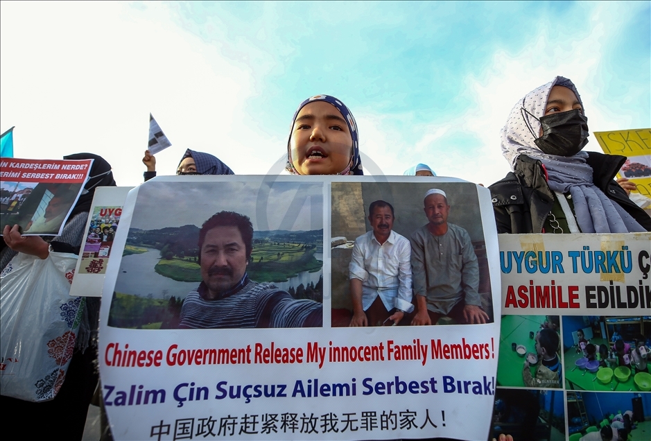 Uighur Turks stage protest outside Chinese Consulate in Istanbul