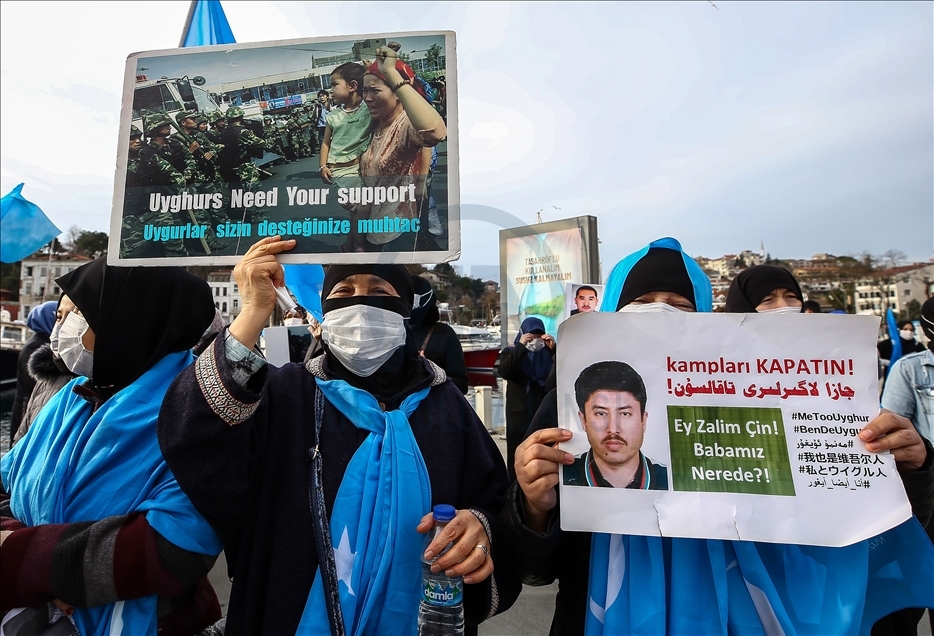 Uighur Turks stage protest outside Chinese Consulate in Istanbul