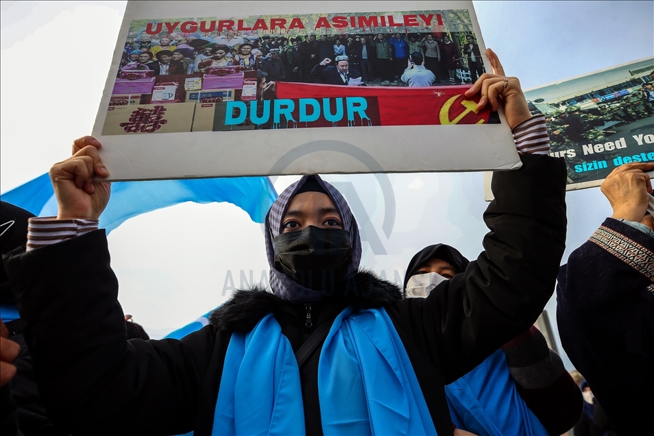 Uighur Turks stage protest outside Chinese Consulate in Istanbul