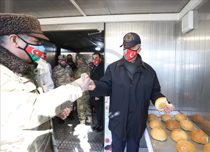 Министры обороны Турции и Азербайджана наблюдали за учениями в Карсе
