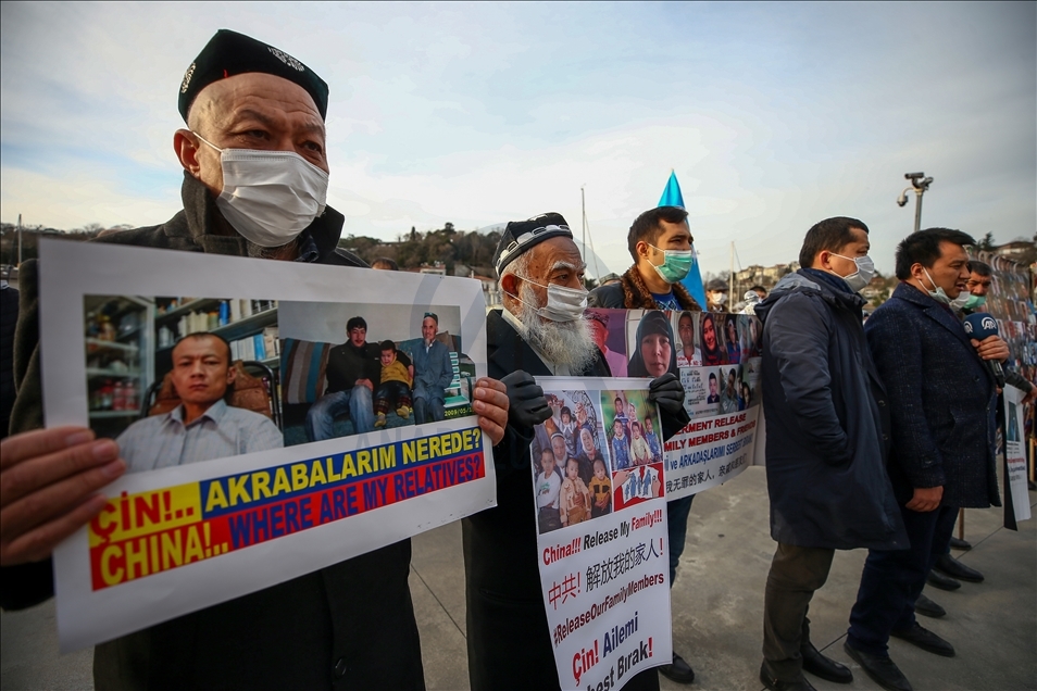 Uighur Turks stage protest outside Chinese Consulate in Istanbul