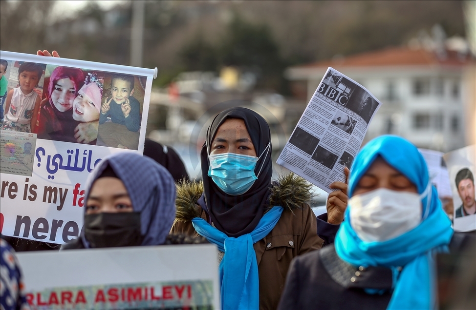 Uighur Turks stage protest outside Chinese Consulate in Istanbul