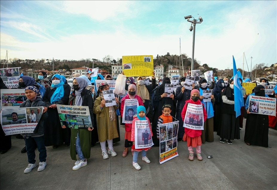 Uighur Turks stage protest outside Chinese Consulate in Istanbul