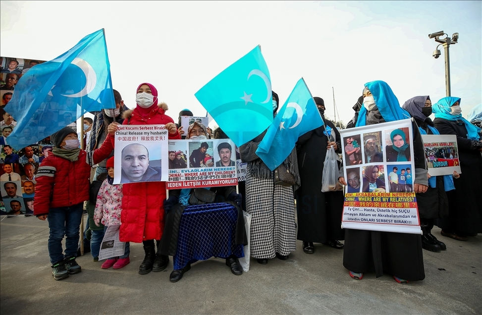 Uighur Turks stage protest outside Chinese Consulate in Istanbul