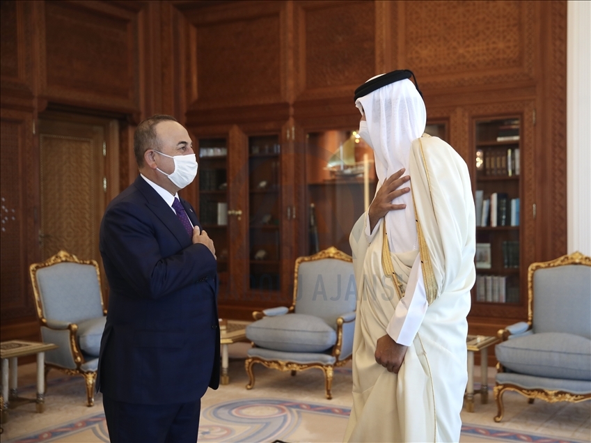 أمير قطر يبحث مع تشاووش أوغلو المستجدات الإقليمية والدولية