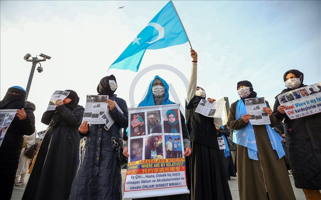 Uighur Turks stage protest outside Chinese Consulate in Istanbul