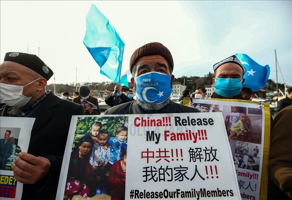 Uighur Turks stage protest outside Chinese Consulate in Istanbul