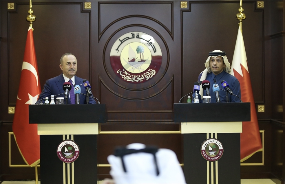 Mevlut Cavusoglu dan Mohammed bin Abdulrahman Al-Thani di Qatar