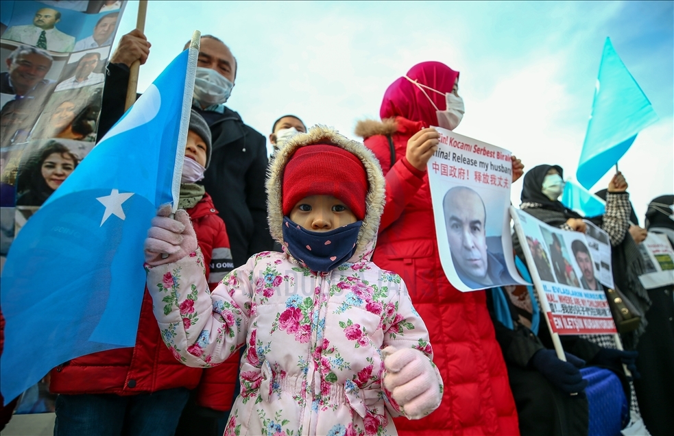 Uighur Turks stage protest outside Chinese Consulate in Istanbul