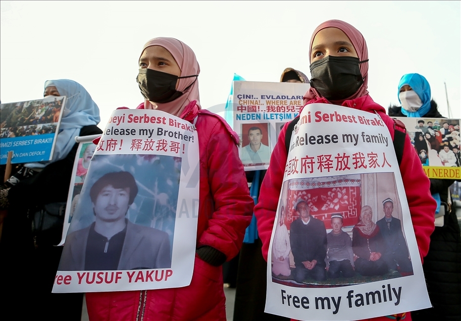 Uighur Turks stage protest outside Chinese Consulate in Istanbul