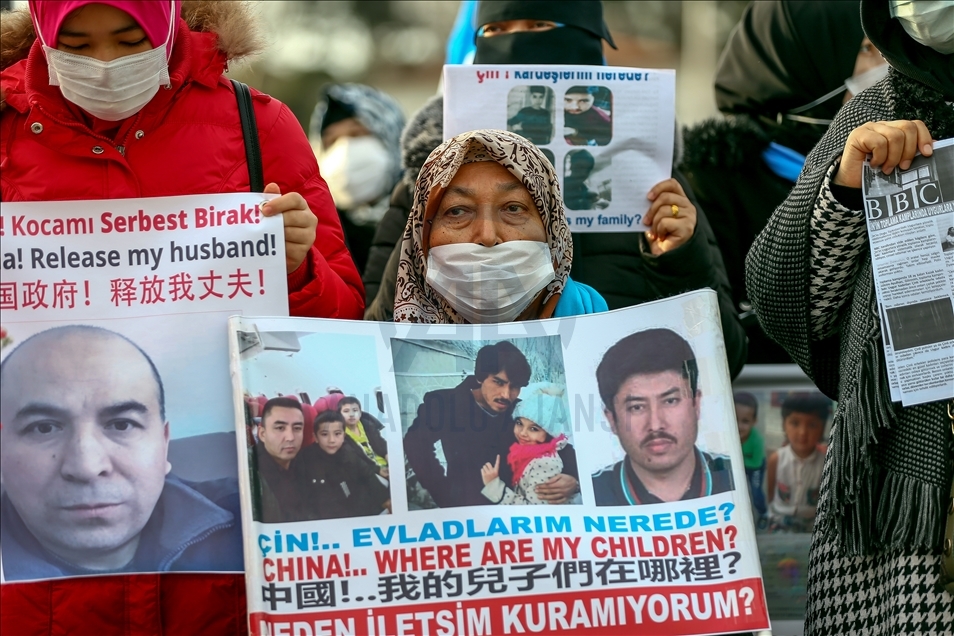 Uighur Turks stage protest outside Chinese Consulate in Istanbul