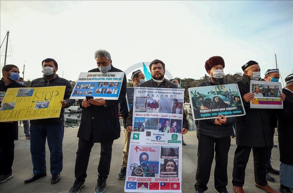 Uighur Turks stage protest outside Chinese Consulate in Istanbul