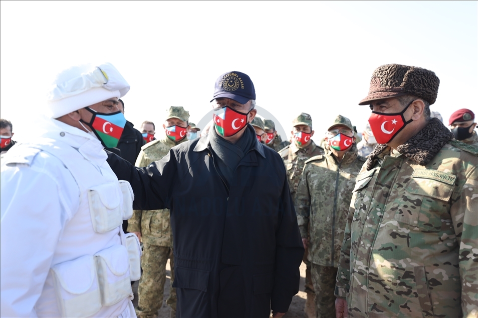 Министры обороны Турции и Азербайджана наблюдали за учениями в Карсе