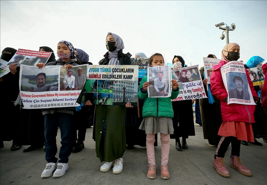 Uighur Turks stage protest outside Chinese Consulate in Istanbul