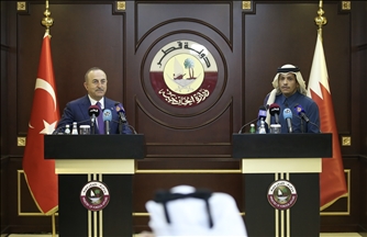 Mevlut Cavusoglu dan Mohammed bin Abdulrahman Al-Thani di Qatar