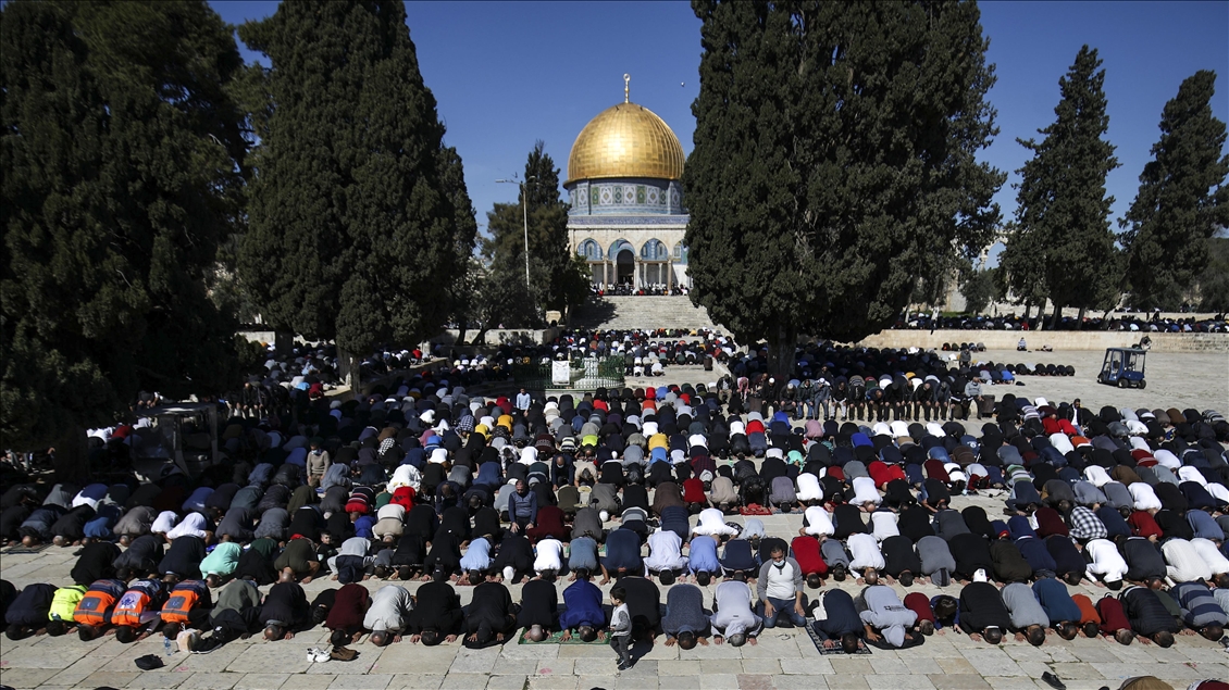 هزاران فلسطینی نماز جمعه را در مسجدالاقصی اقامه کردند