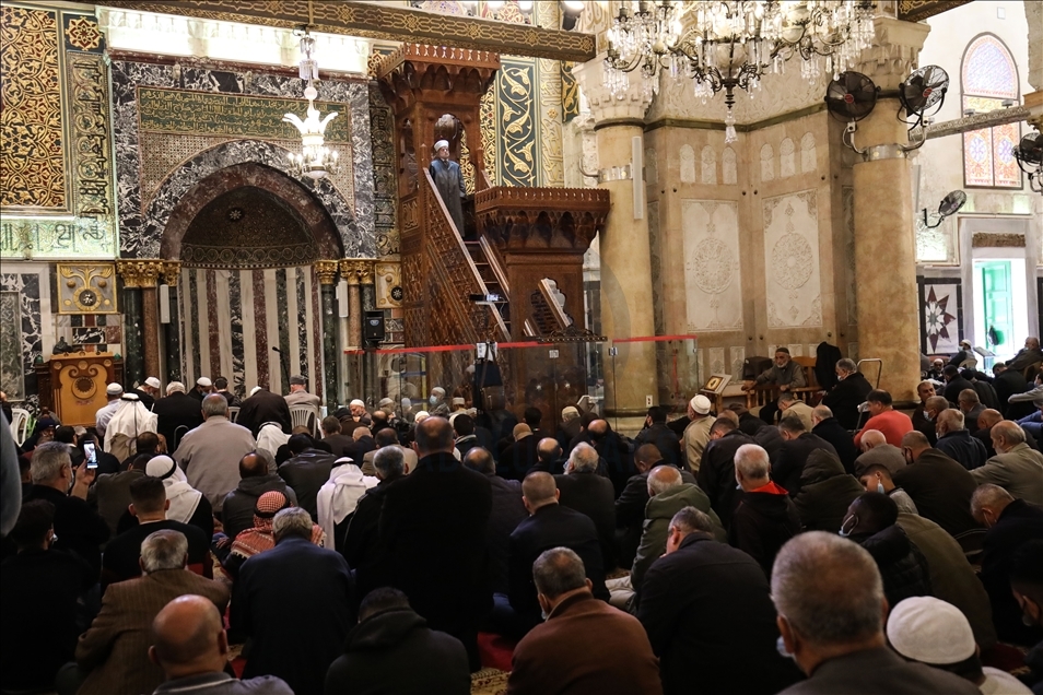 هزاران فلسطینی نماز جمعه را در مسجدالاقصی اقامه کردند