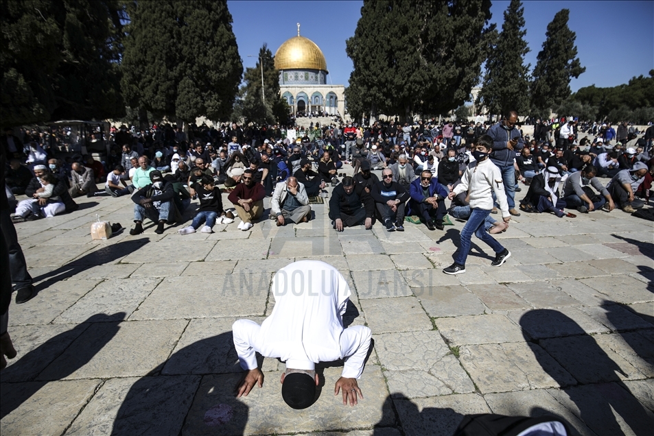 هزاران فلسطینی نماز جمعه را در مسجدالاقصی اقامه کردند