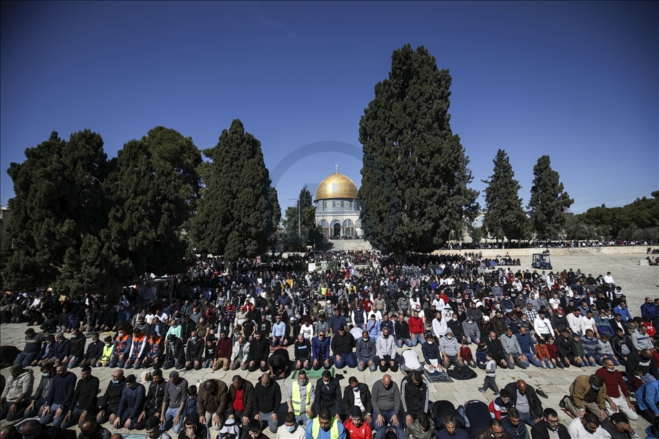 هزاران فلسطینی نماز جمعه را در مسجدالاقصی اقامه کردند