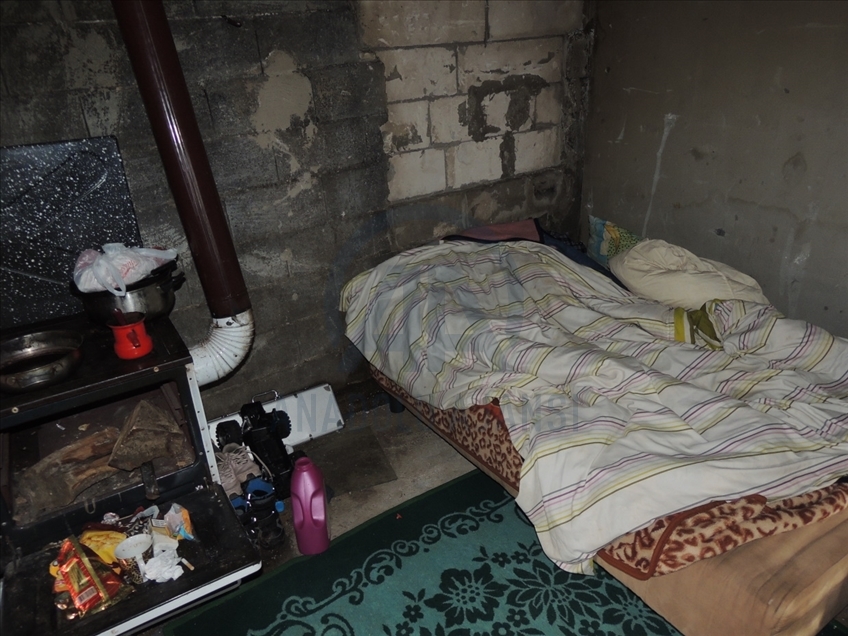 Težak život romske porodice u Bihaću: Vjetar odnio krov kuće porodice Demirović
