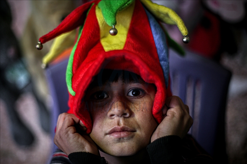 Syrie : Les enfants réfugiés dans les camps d'Idlib achètent du pain, et non des jouets, avec leur argent