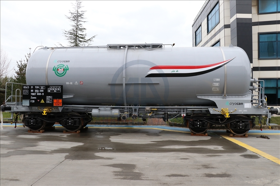 تركيا تبدأ تسليم العراق صهاريج لنقل النفط على القطارات