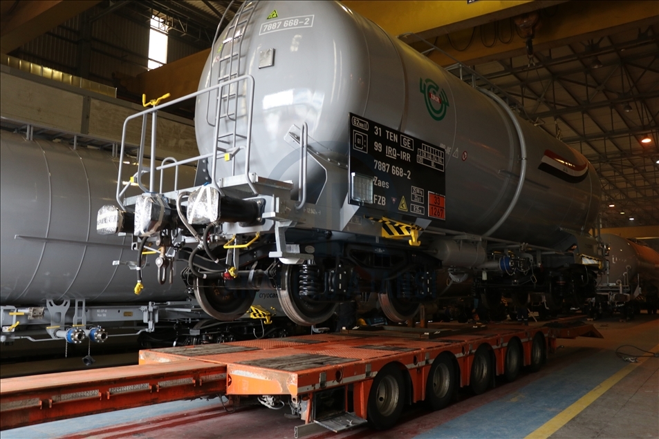 تركيا تبدأ تسليم العراق صهاريج لنقل النفط على القطارات