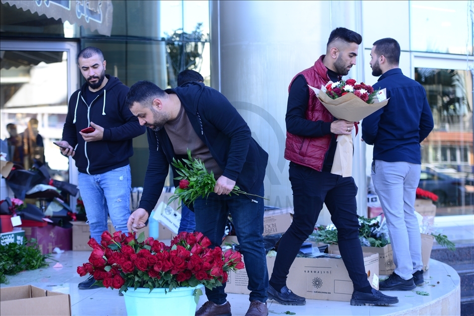 لە ڤاڵانتاین-دا بە ئاشکرا گوڵی سوور دەکڕن و بە دزییەوە پێشکەشی دەکەن