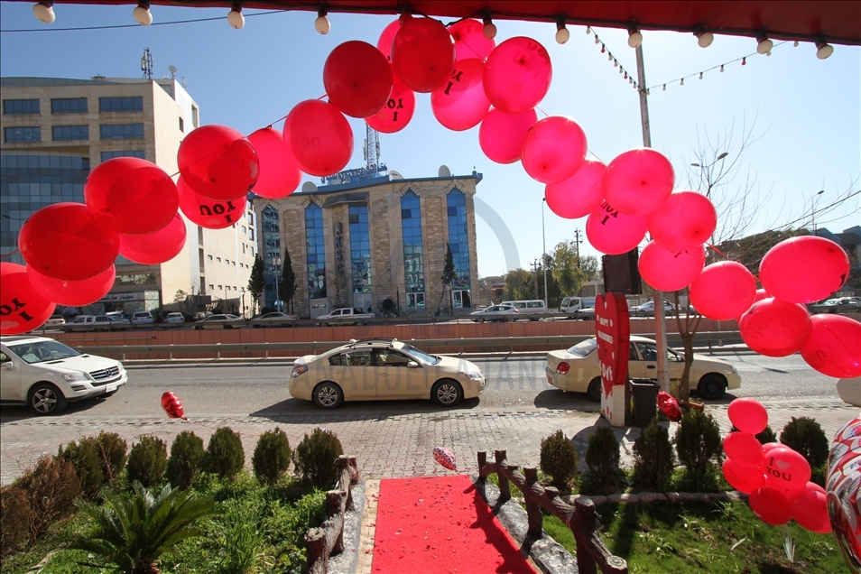 لە ڤاڵانتاین-دا بە ئاشکرا گوڵی سوور دەکڕن و بە دزییەوە پێشکەشی دەکەن