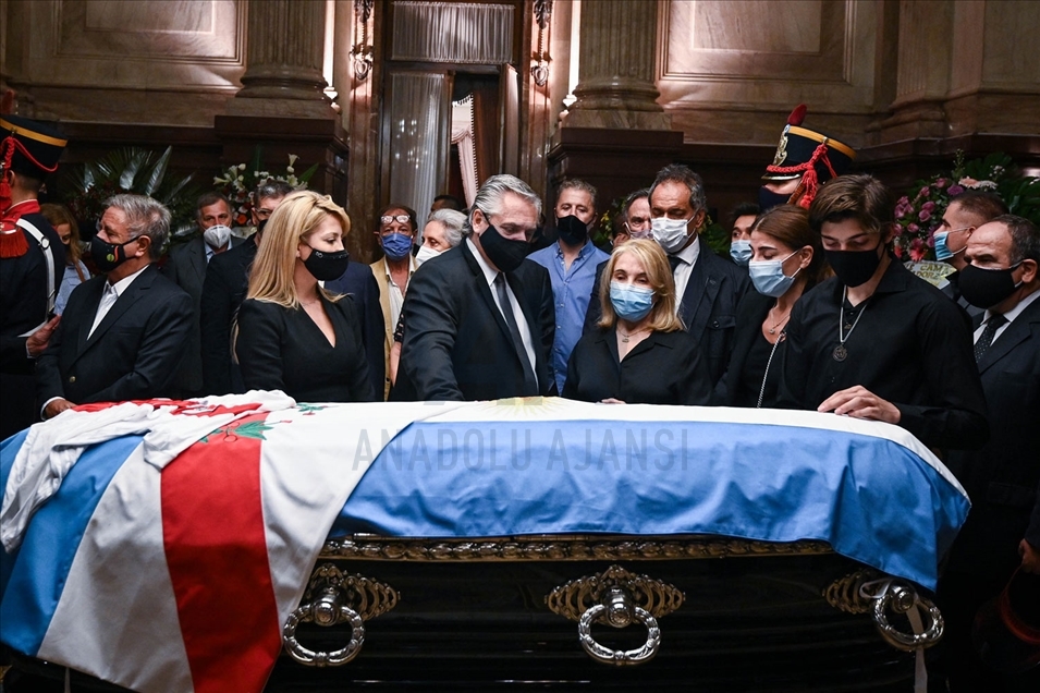 Argentinos despiden al fallecido expresidente Carlos Menem