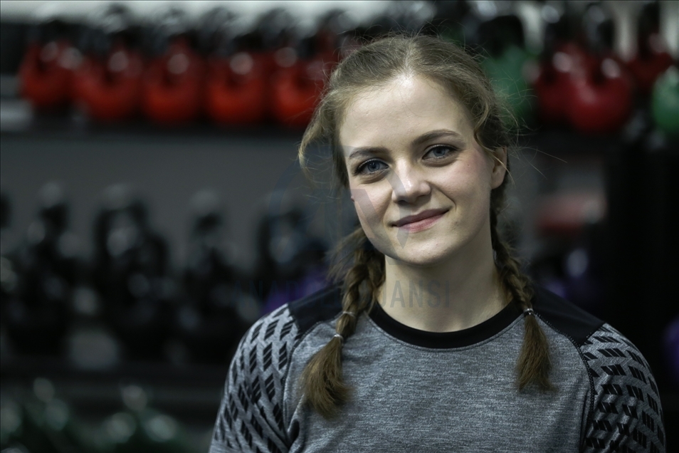 Doğuştan bacakları olmayan Bosnalı genç kız, Kovid-19 salgınında spora tutkusunu keşfetti