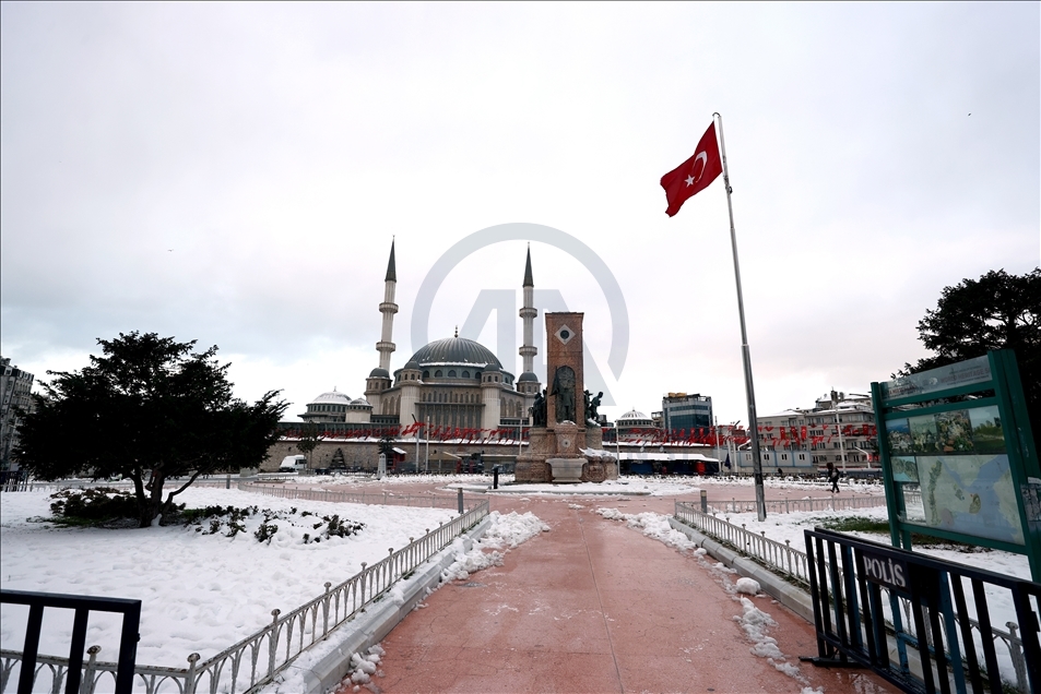 İstanbul'da soğuk ve karlı hava