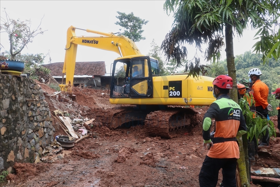 Pencarian korban longsor Nganjuk berlanjut