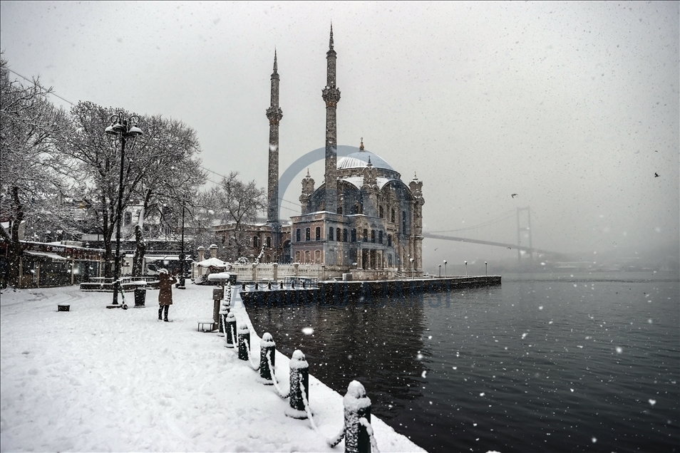 Стамбул накрыл сильный снегопад 13