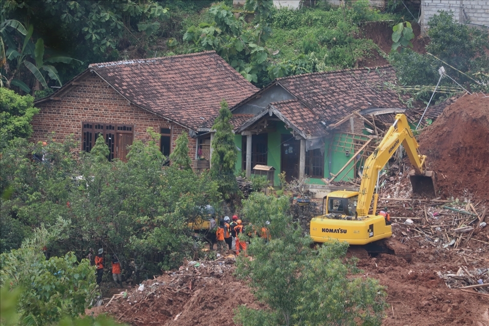 Pencarian korban longsor Nganjuk berlanjut
