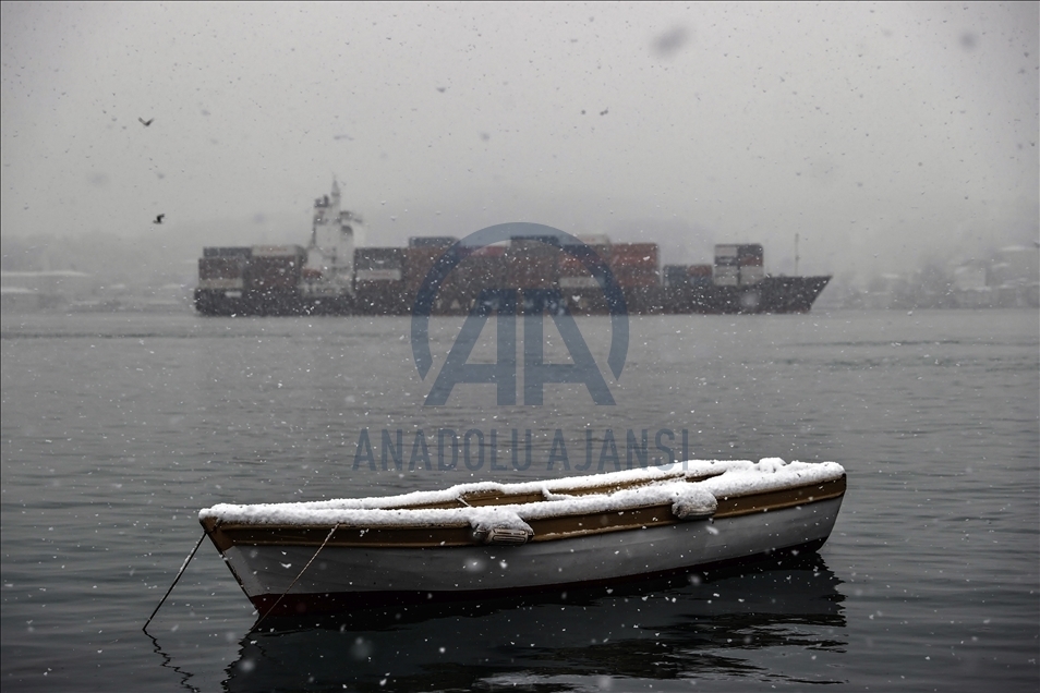 Стамбул накрыл сильный снегопад 15