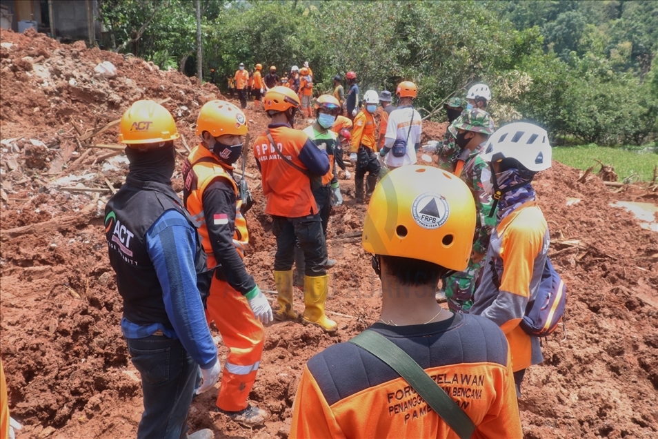 Pencarian korban longsor Nganjuk berlanjut