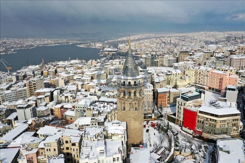 Стамбул накрыл сильный снегопад 12